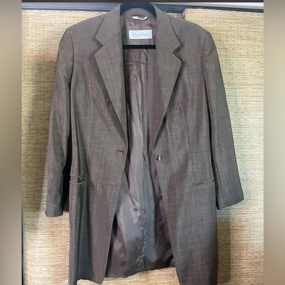 MaxMara Elegant Jacket Size M Silk Wool Blend 17.5” PTP laying flat